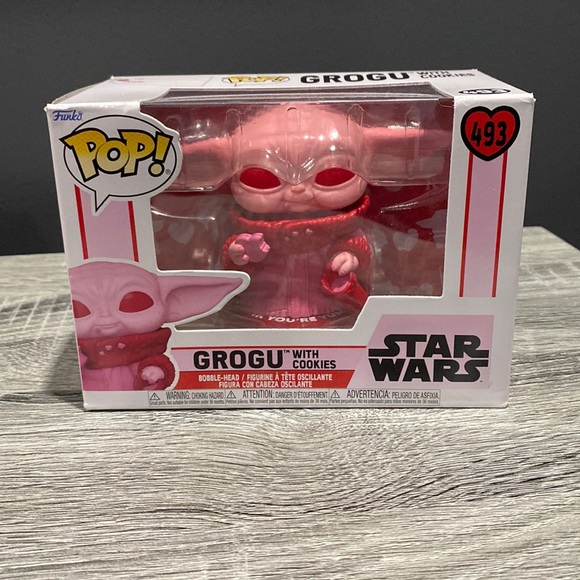 Funko Other - Funko Pop! Valentines | Star Wars #493: Grogu with Cookie - Bobble-Head Figure